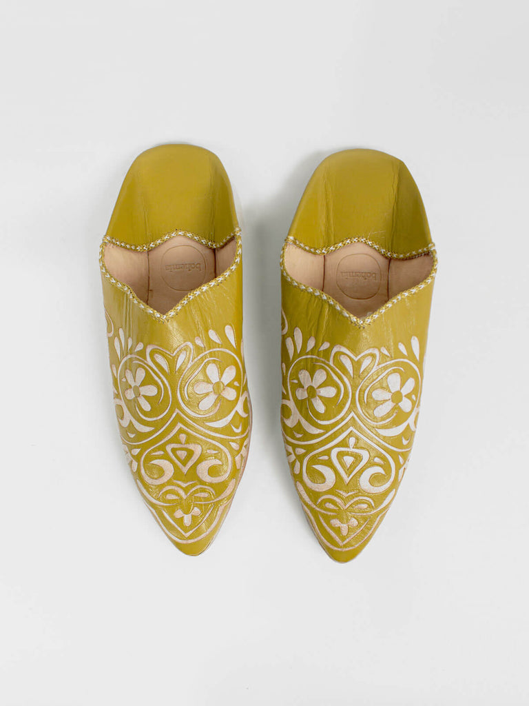 Moroccan Decorative Babouche Slippers in Mustard leather with heart arabesque design 