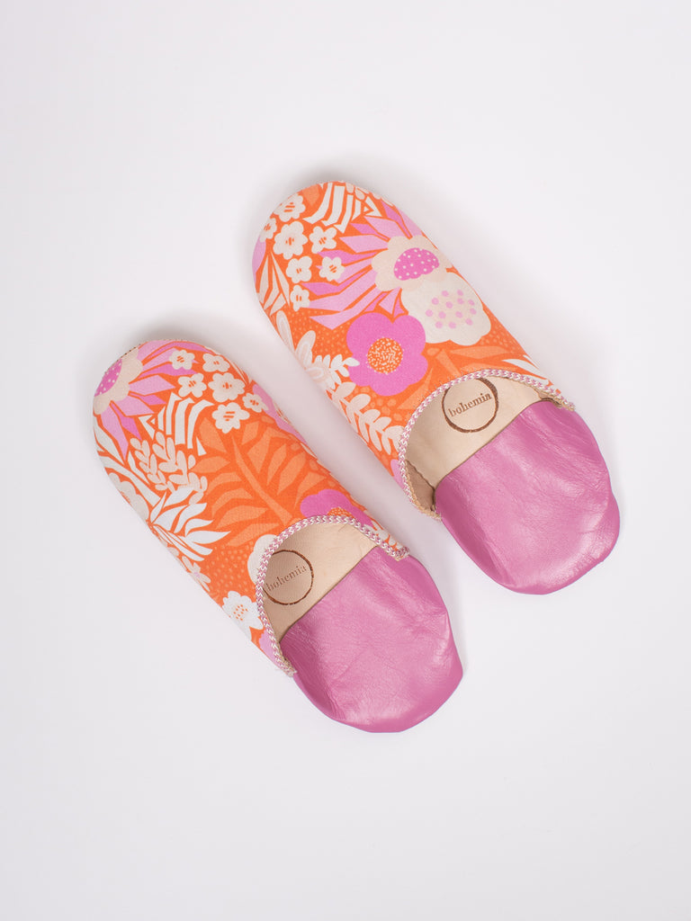 View of the tropical pattern on the Margot Floral Babouche Slippers, Fuchsia