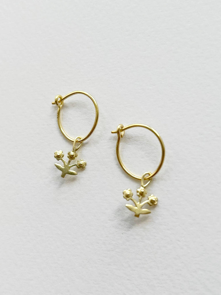 Wholesale minimalist gold hoop earrings with posie flower charm
