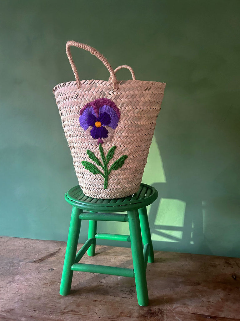 Wholesale handcrafted sustainable palm leaf basket bag with elegant hand-embroidered pansy flower | BohemiaDesign