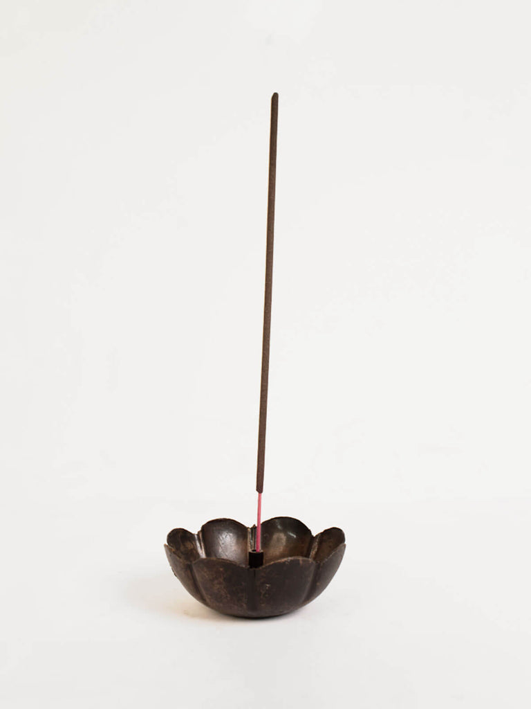 Poppy shaped incense holder with a Sacred Elephant incense stick