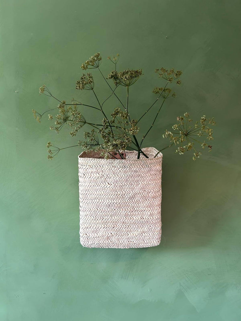 Woven hanging wall basket for wholesale