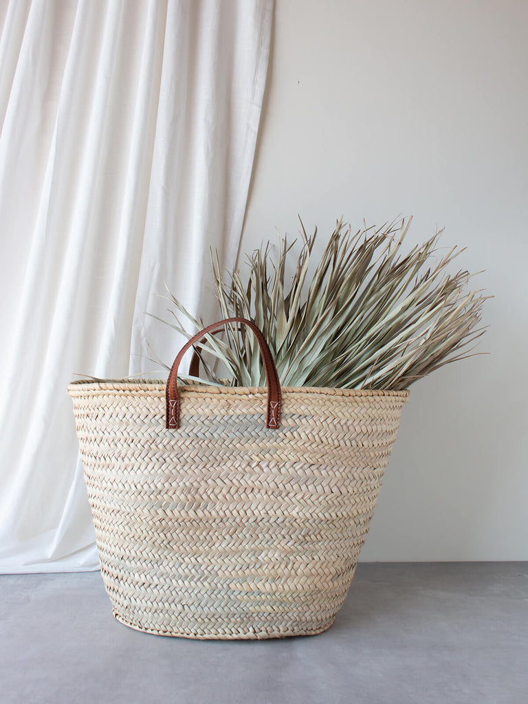 Parisienne market basket with palm leaves by Bohemia design